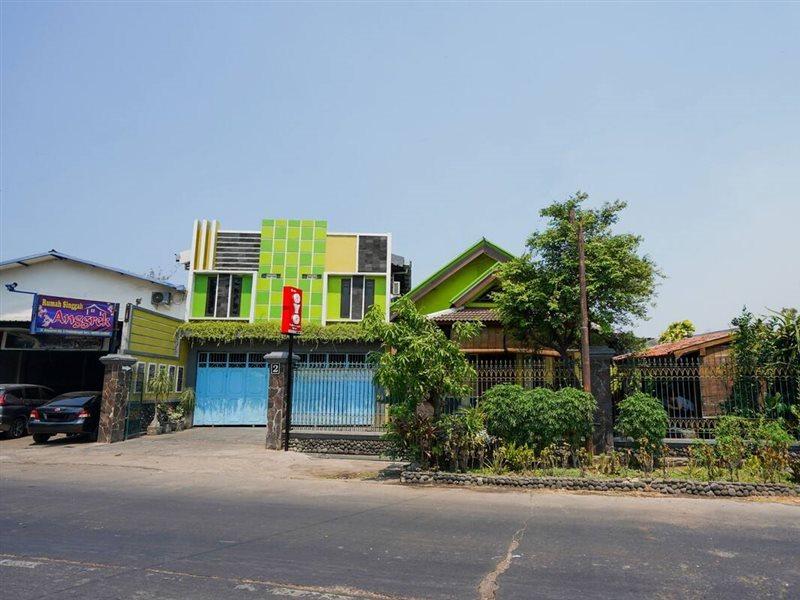 Oyo 1639 Penginapan Anggrek Syariah 1 Hotel Probolinggo Exterior photo